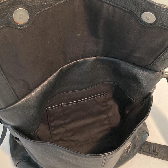 Tumi leather messenger tech lots of pockets - Picture 6 of 16